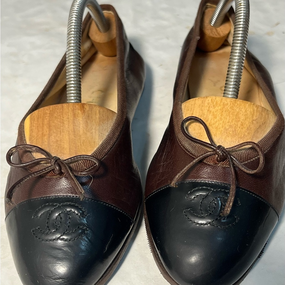 CHANEL Brown VintageLeather Ballet Flats